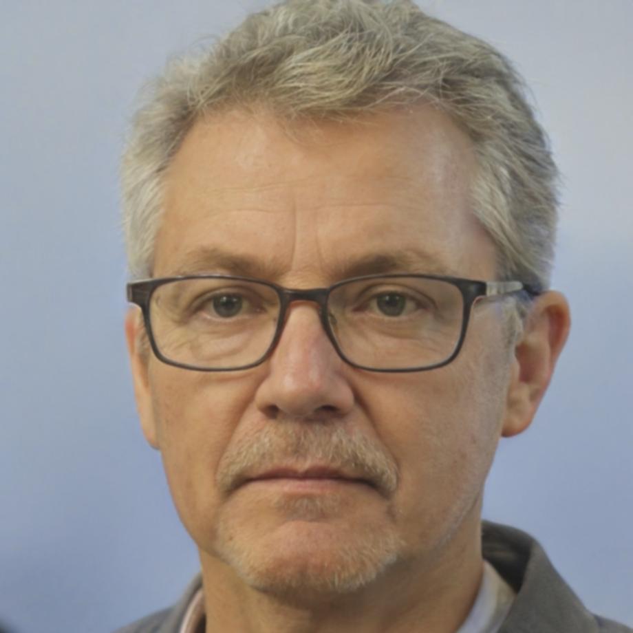 Ritratto professionale di Andrea Castellano, mentor specializzato in level design per giochi indie